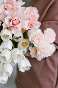 white valentines flowers 8455338